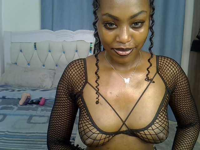 Petitedolliey live cam on BongaCams