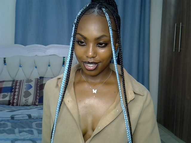 Petitedolliey live cam on BongaCams