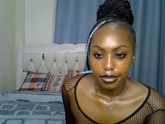 Petitedolliey live cam on BongaCams