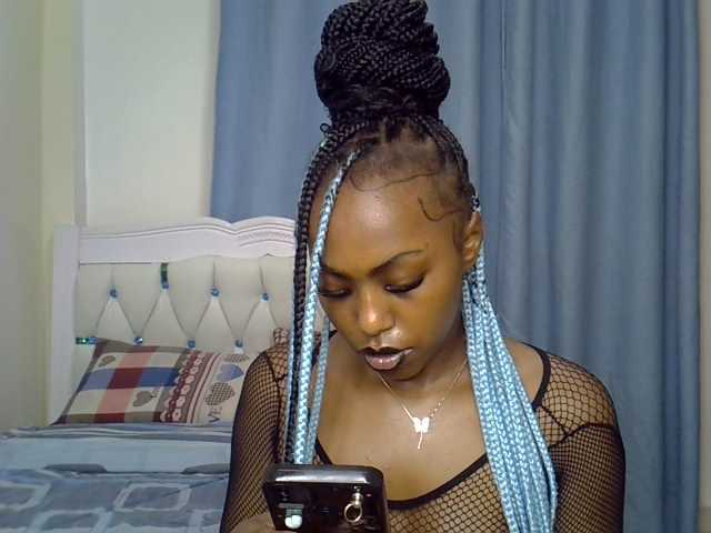 Petitedolliey live cam on BongaCams