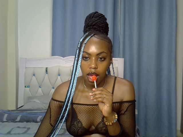 Petitedolliey live cam on BongaCams