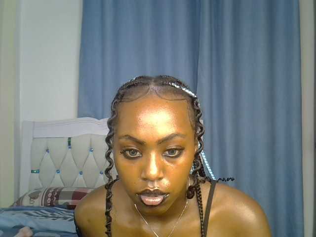 Petitedolliey live cam on BongaCams