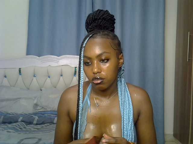 Petitedolliey live cam on BongaCams