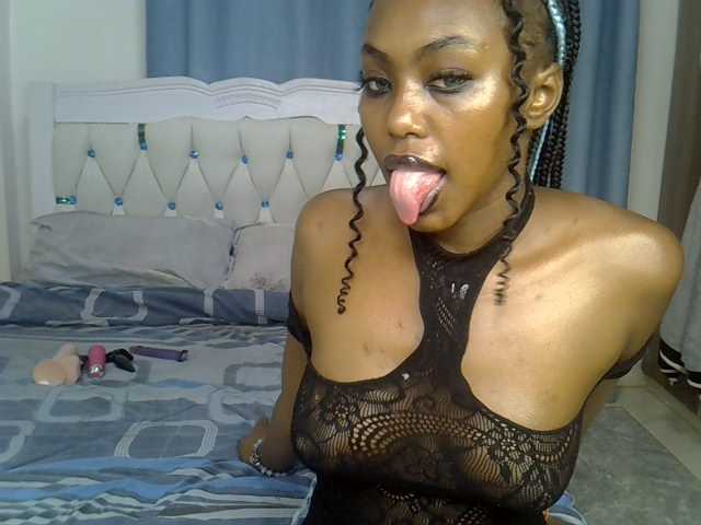 Petitedolliey live cam on BongaCams