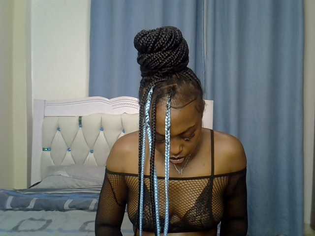 Petitedolliey live cam on BongaCams