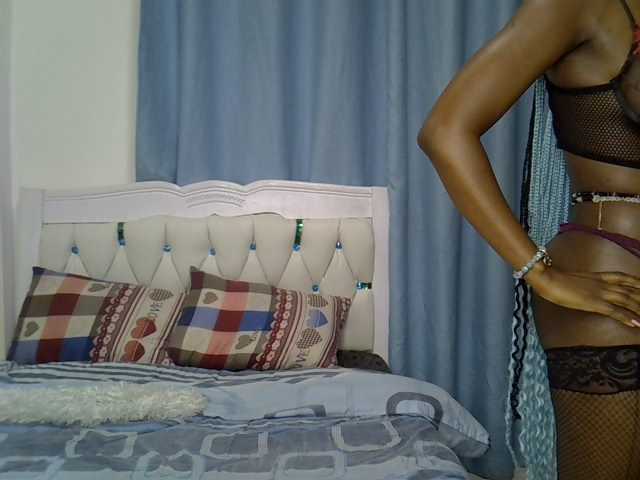 Petitedolliey live cam on BongaCams