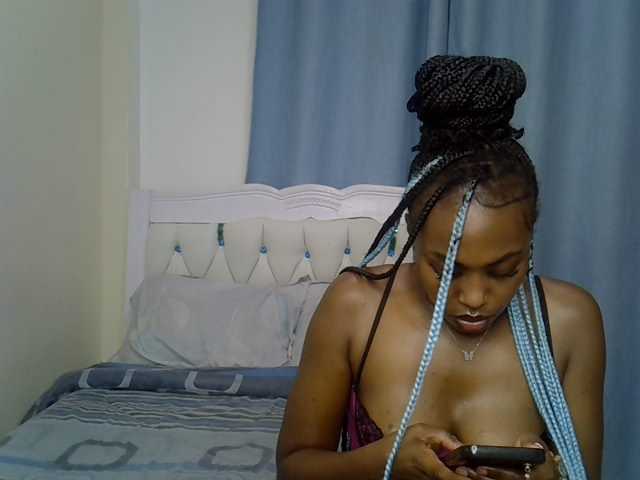 Petitedolliey live cam on BongaCams