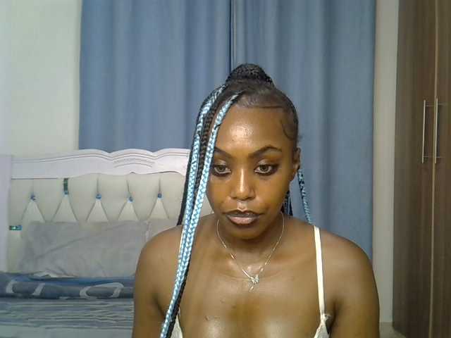 Petitedolliey live cam on BongaCams