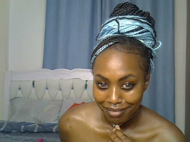 Petitedolliey — live female cam