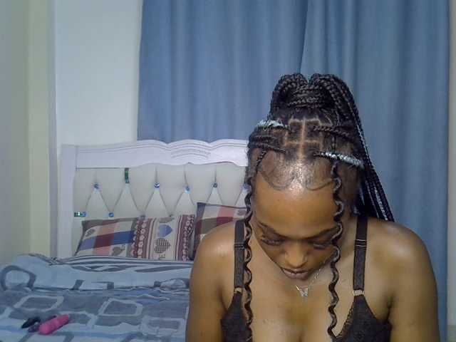 Petitedolliey live cam on BongaCams