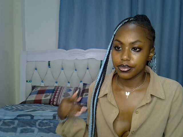 Petitedolliey live cam on BongaCams