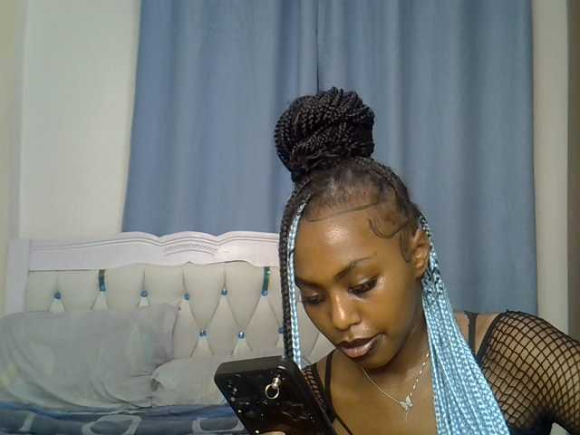 Petitedolliey live cam on BongaCams
