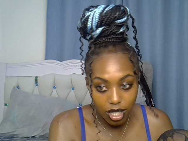 Petitedolliey live cam on BongaCams