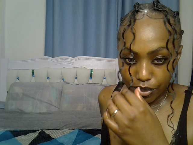 Petitedolliey live cam on BongaCams