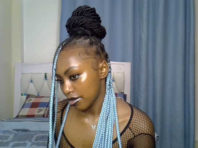 Petitedolliey live cam on BongaCams