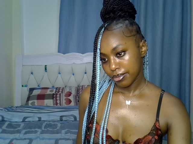 Petitedolliey live cam on BongaCams