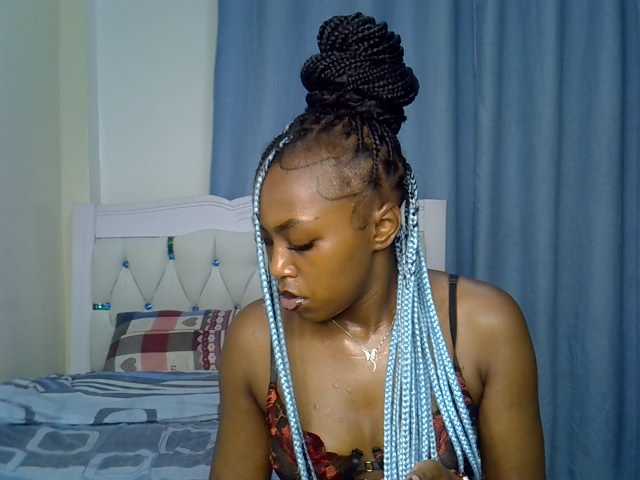 Petitedolliey live cam on BongaCams