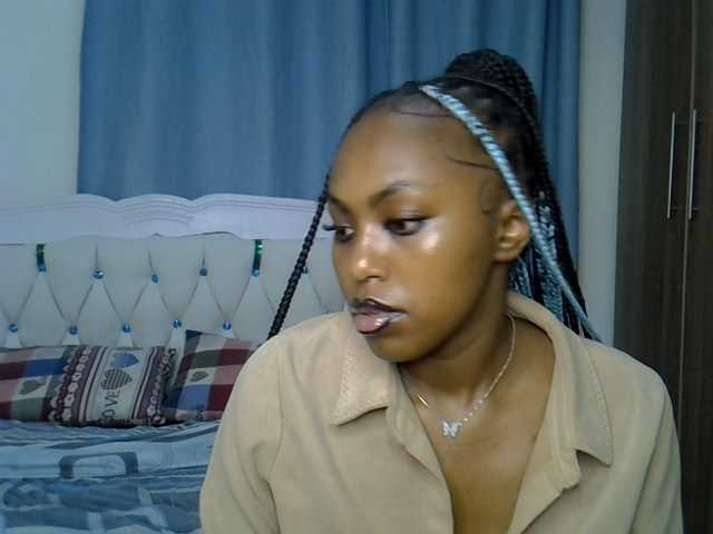 Petitedolliey live cam on BongaCams
