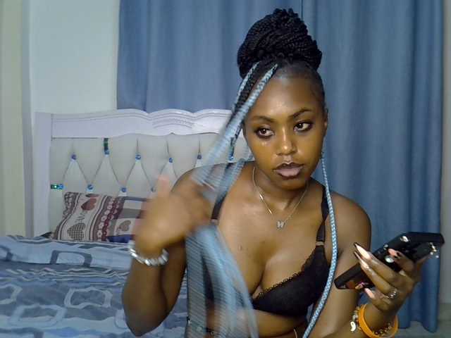 Petitedolliey live cam on BongaCams