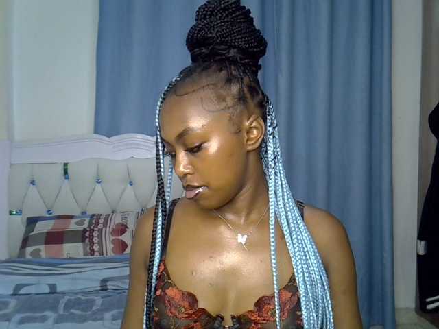 Petitedolliey live cam on BongaCams