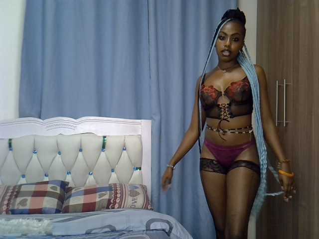 Petitedolliey live cam on BongaCams
