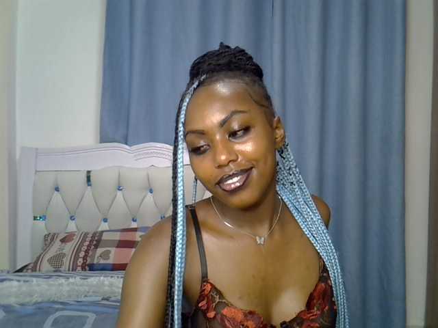 Petitedolliey live cam on BongaCams