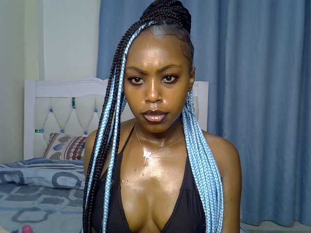 Petitedolliey live cam on BongaCams