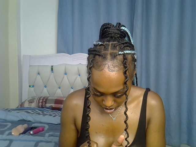 Petitedolliey live cam on BongaCams