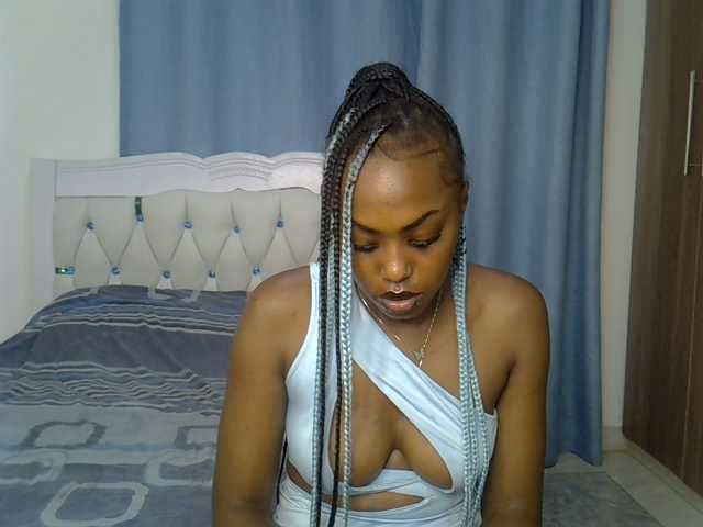 Petitedolliey live cam on BongaCams