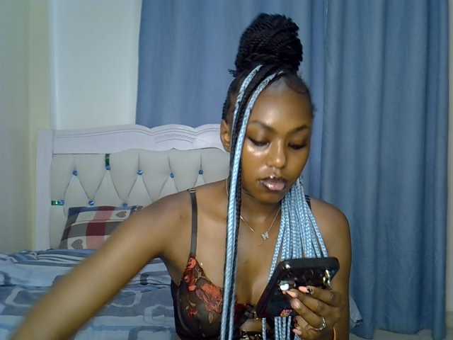 Petitedolliey live cam on BongaCams