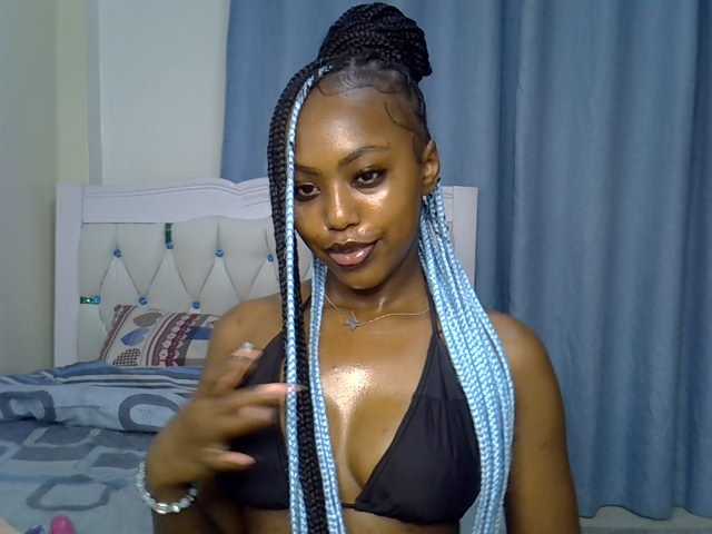 Petitedolliey live cam on BongaCams
