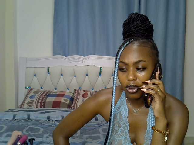 Petitedolliey live cam on BongaCams