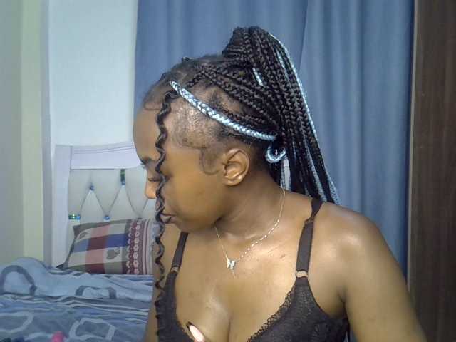 Petitedolliey live cam on BongaCams