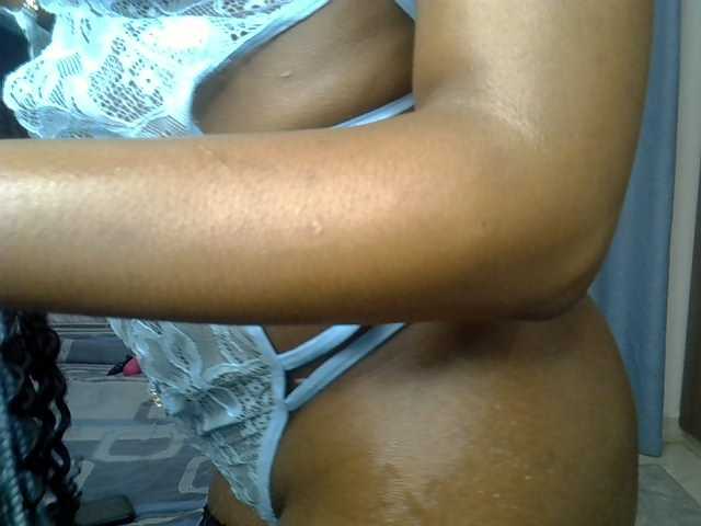 Petitedolliey live cam on BongaCams