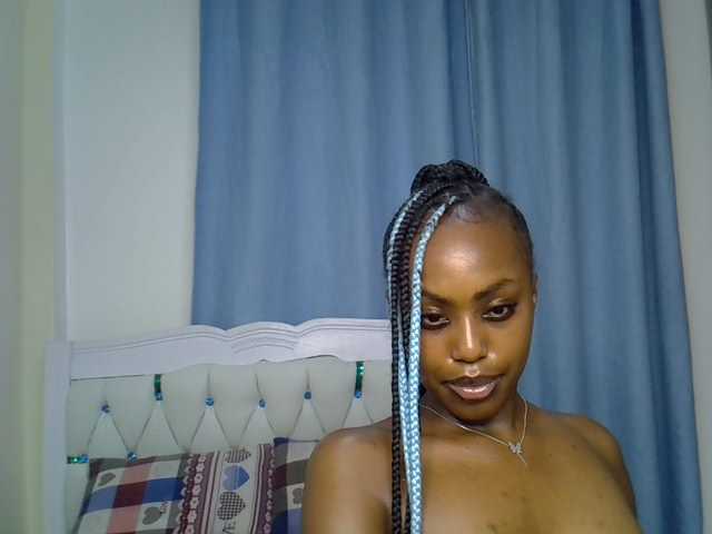 Petitedolliey live cam on BongaCams