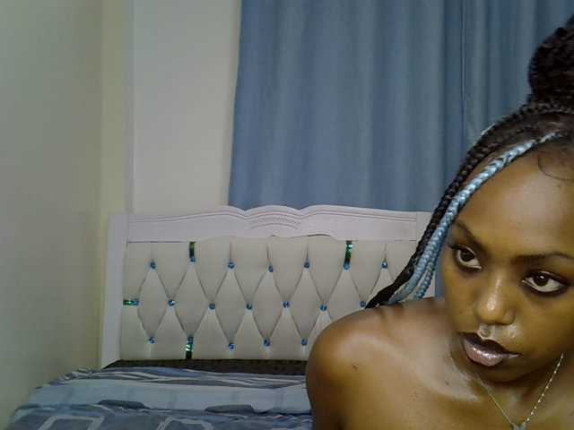 Petitedolliey live cam on BongaCams