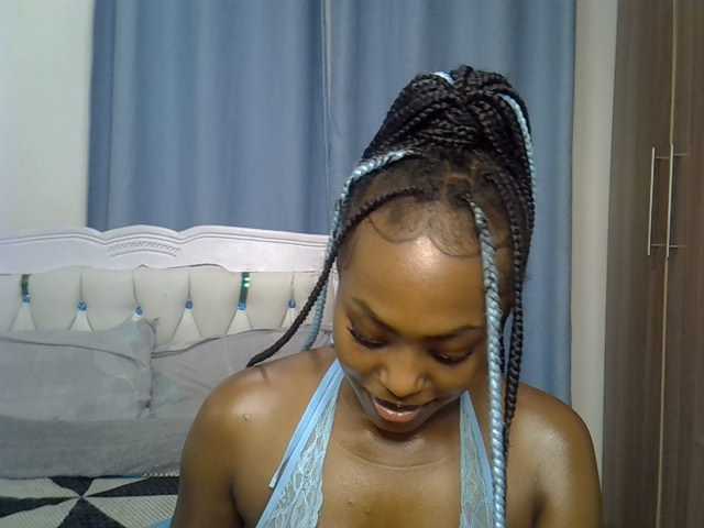Petitedolliey live cam on BongaCams
