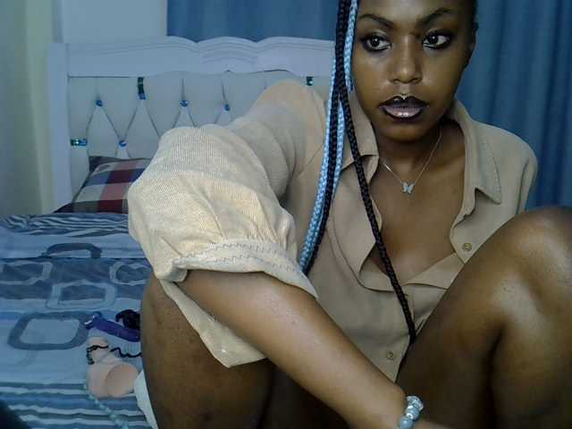 Petitedolliey live cam on BongaCams