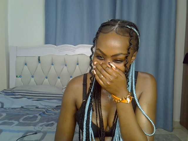 Petitedolliey live cam on BongaCams