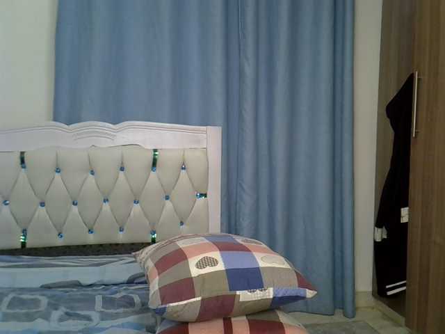 Petitedolliey live cam on BongaCams