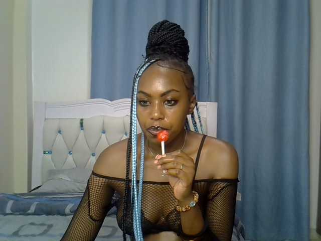 Petitedolliey live cam on BongaCams