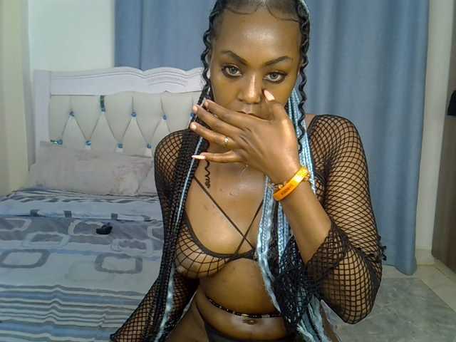 Petitedolliey live cam on BongaCams