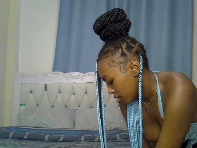 Petitedolliey live cam on BongaCams