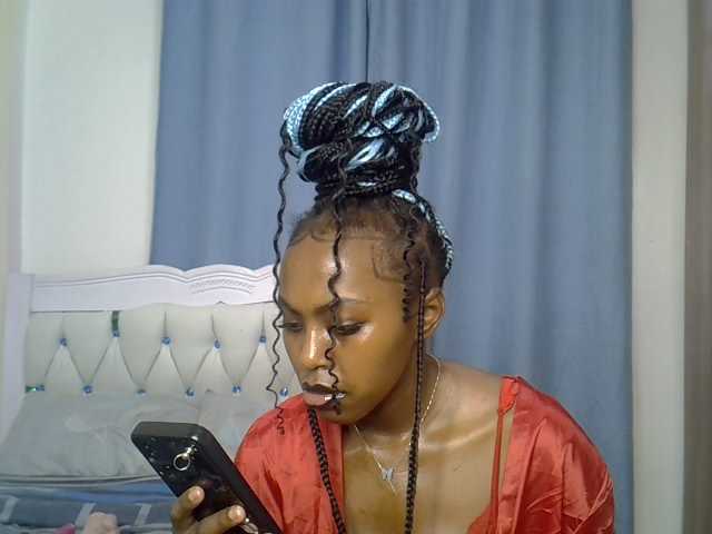 Petitedolliey — live female cam