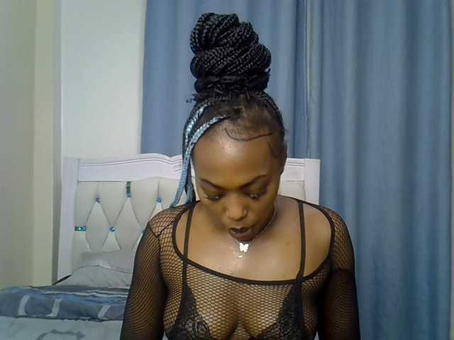 Petitedolliey live cam on BongaCams