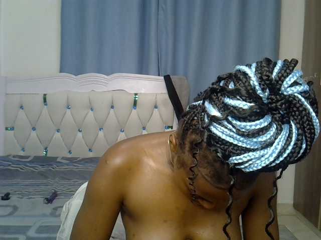 Petitedolliey live cam on BongaCams