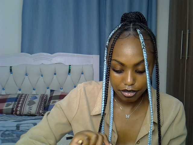 Petitedolliey live cam on BongaCams