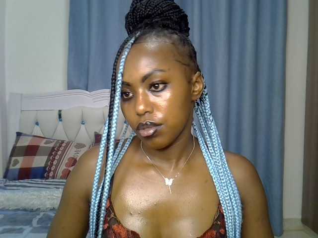 Petitedolliey live cam on BongaCams