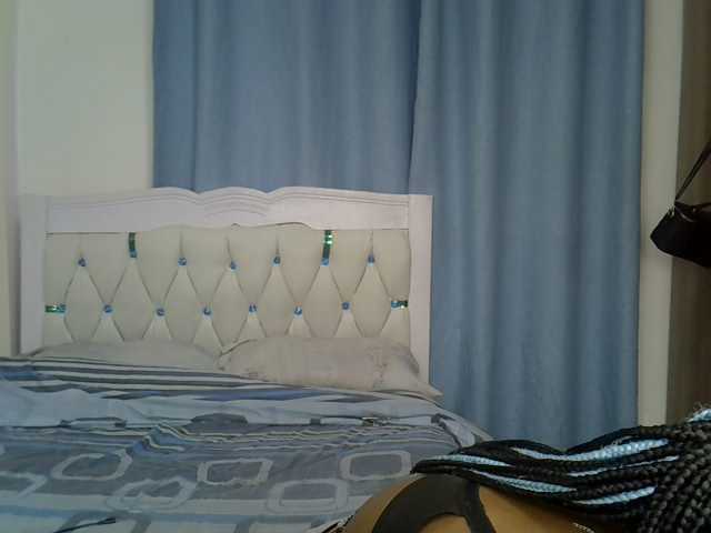 Petitedolliey live cam on BongaCams