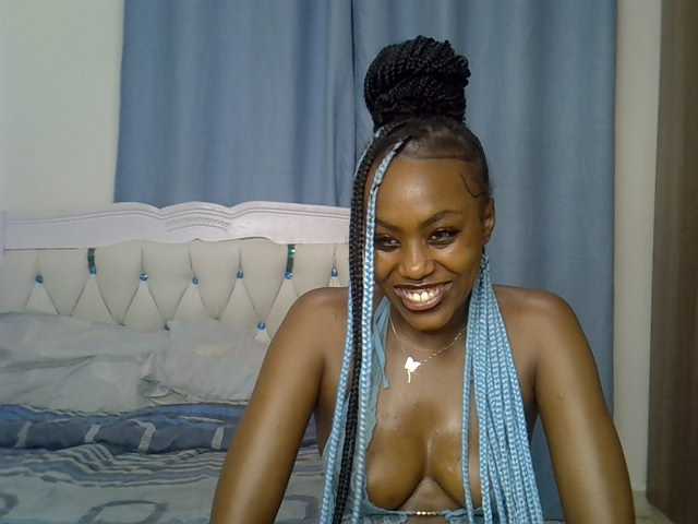 Petitedolliey live cam on BongaCams